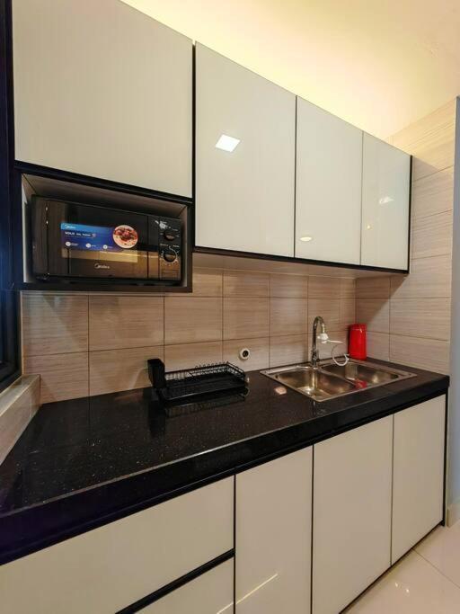 Industrial Design Simfoni 3 Bedroom W Netflix And Wi-Fi Cheras Luaran gambar