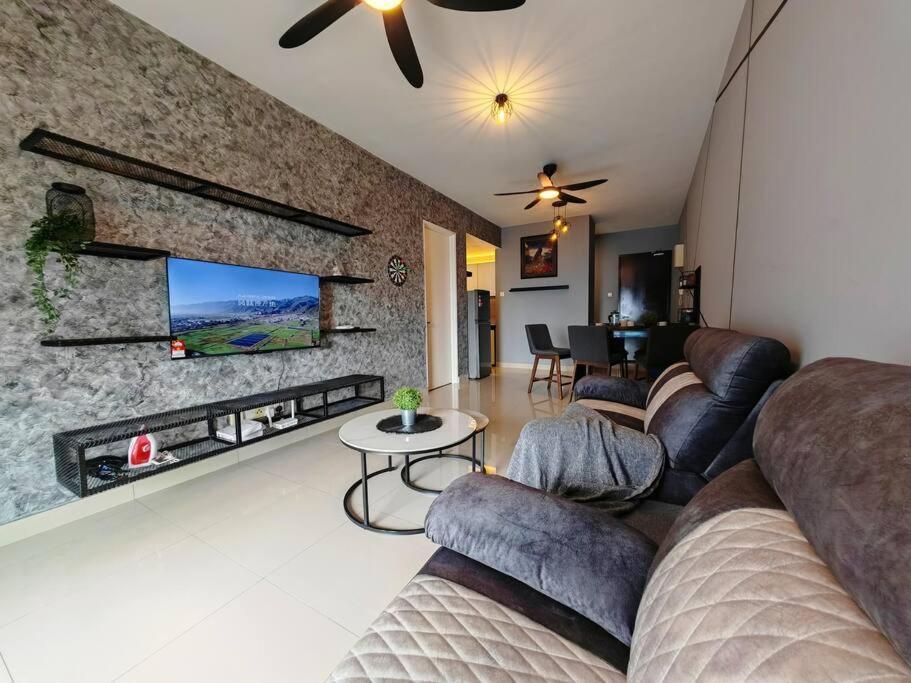 Industrial Design Simfoni 3 Bedroom W Netflix And Wi-Fi Cheras Luaran gambar