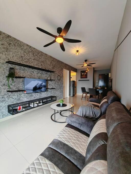 Industrial Design Simfoni 3 Bedroom W Netflix And Wi-Fi Cheras Luaran gambar