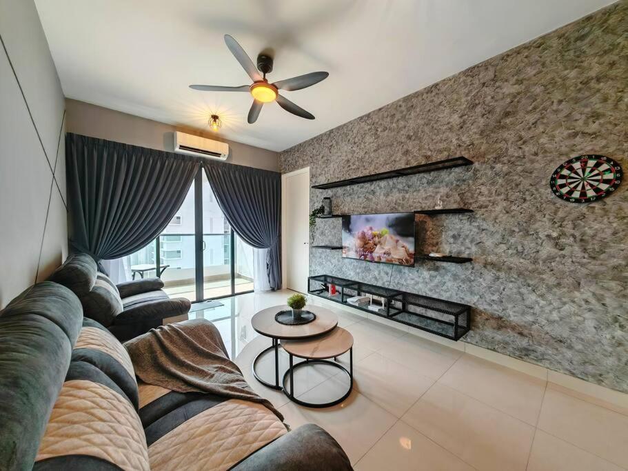 Industrial Design Simfoni 3 Bedroom W Netflix And Wi-Fi Cheras Luaran gambar