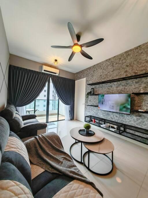 Industrial Design Simfoni 3 Bedroom W Netflix And Wi-Fi Cheras Luaran gambar