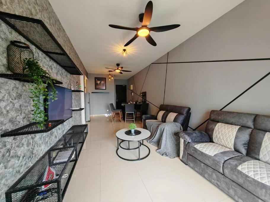 Industrial Design Simfoni 3 Bedroom W Netflix And Wi-Fi Cheras Luaran gambar